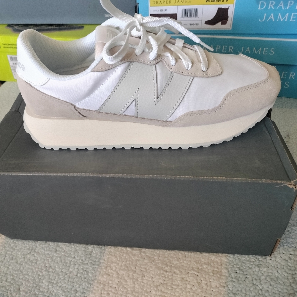 New Balance men's White & Light Beige Retro Runner Sneakers 237